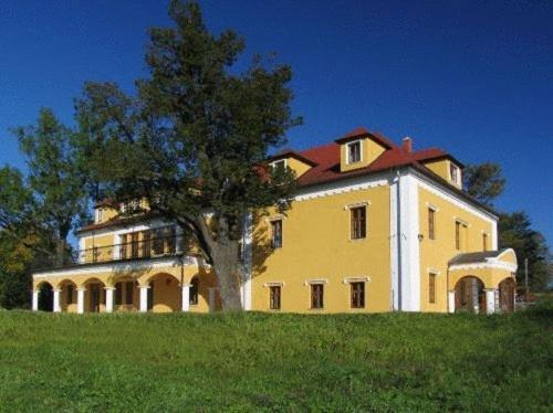 Kastiel Lucivna Hotel ภายนอก รูปภาพ