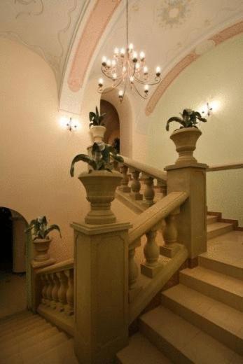 Kastiel Lucivna Hotel ภายนอก รูปภาพ