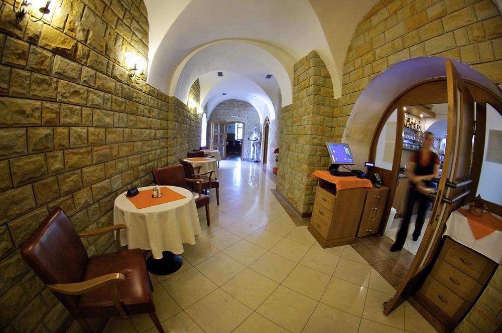 Kastiel Lucivna Hotel ภายนอก รูปภาพ