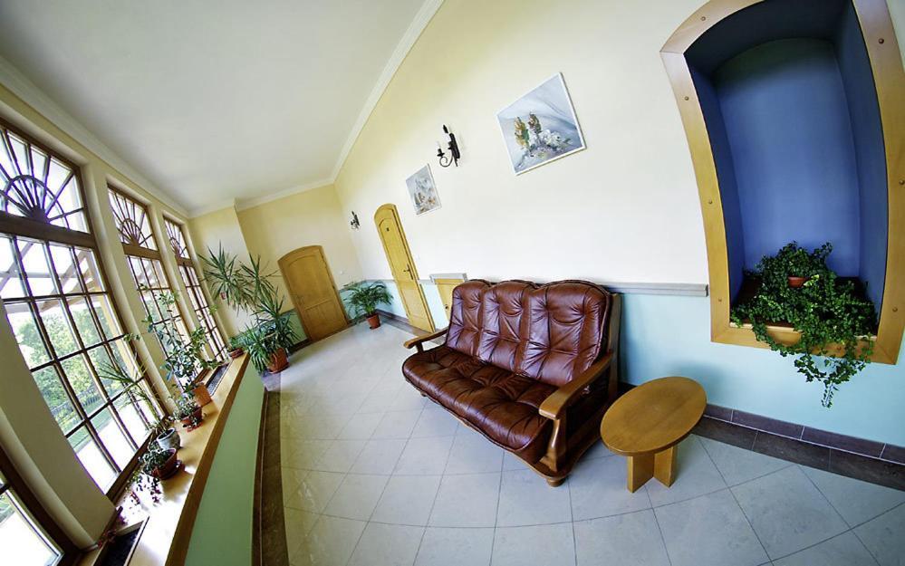 Kastiel Lucivna Hotel ภายนอก รูปภาพ