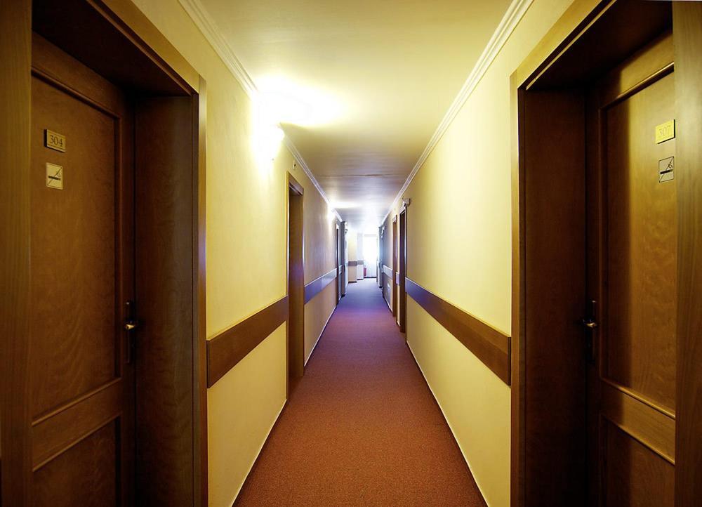 Kastiel Lucivna Hotel ภายนอก รูปภาพ