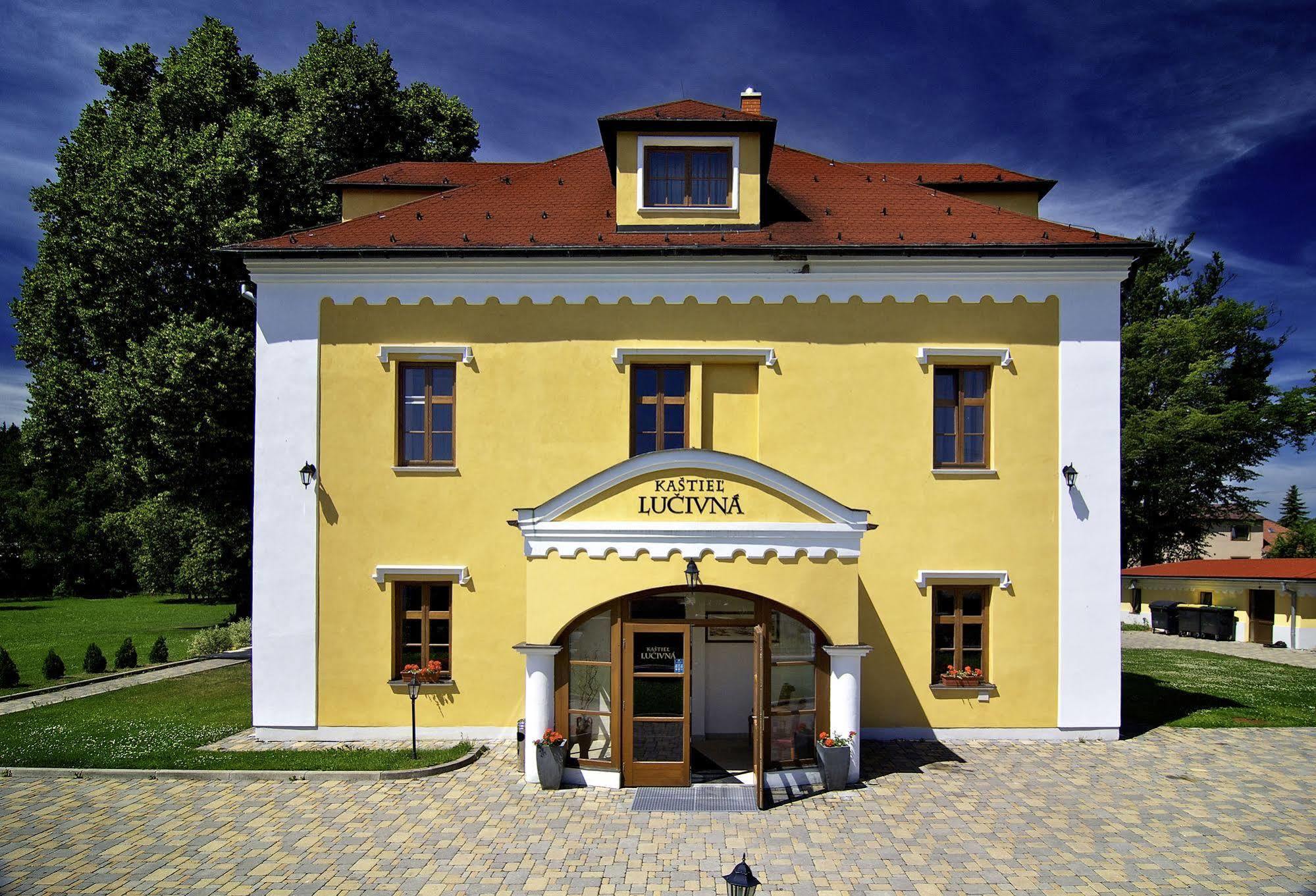 Kastiel Lucivna Hotel ภายนอก รูปภาพ