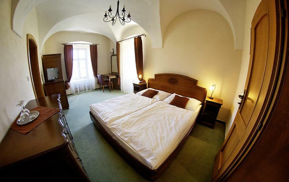 Kastiel Lucivna Hotel ภายนอก รูปภาพ