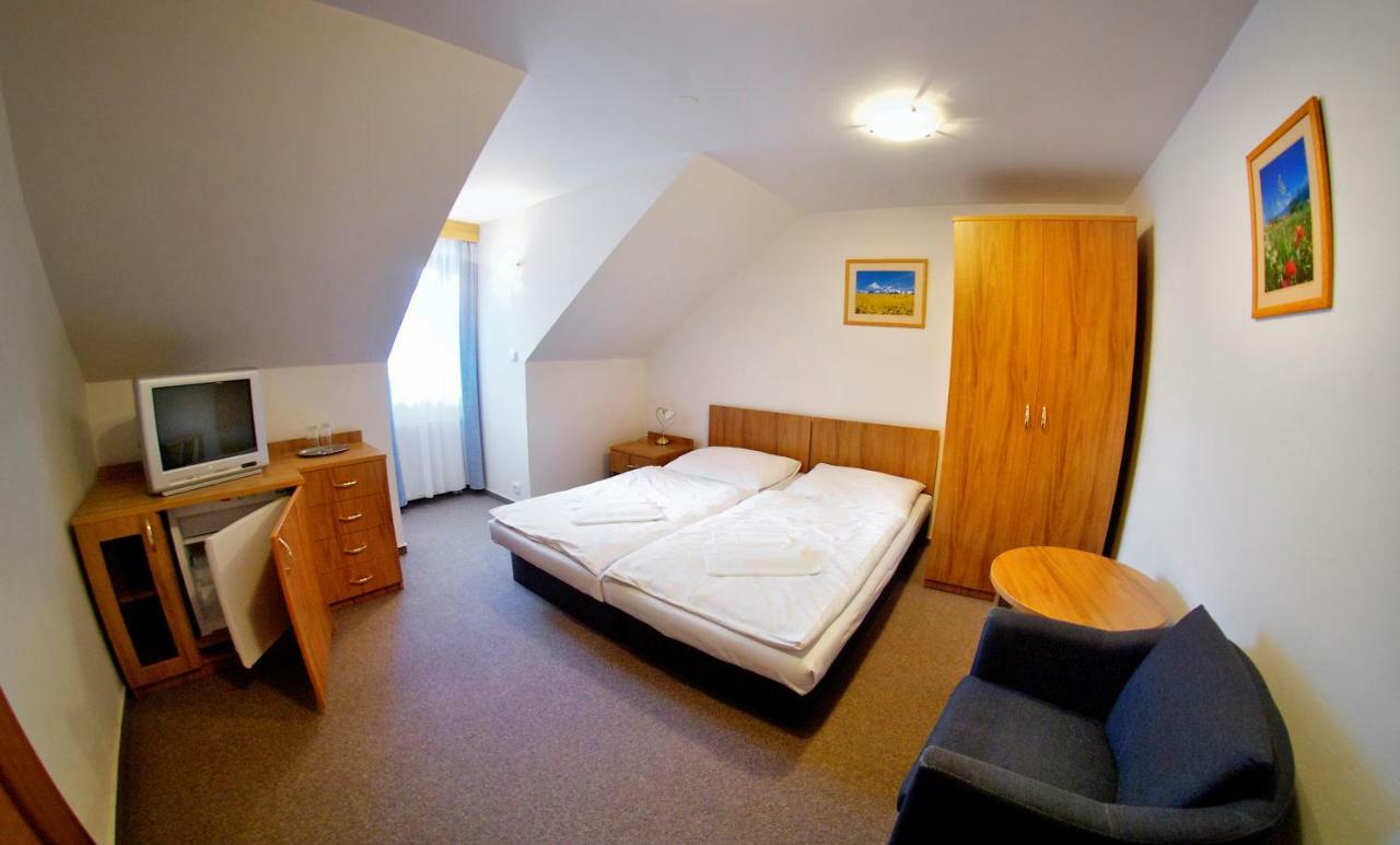 Kastiel Lucivna Hotel ภายนอก รูปภาพ